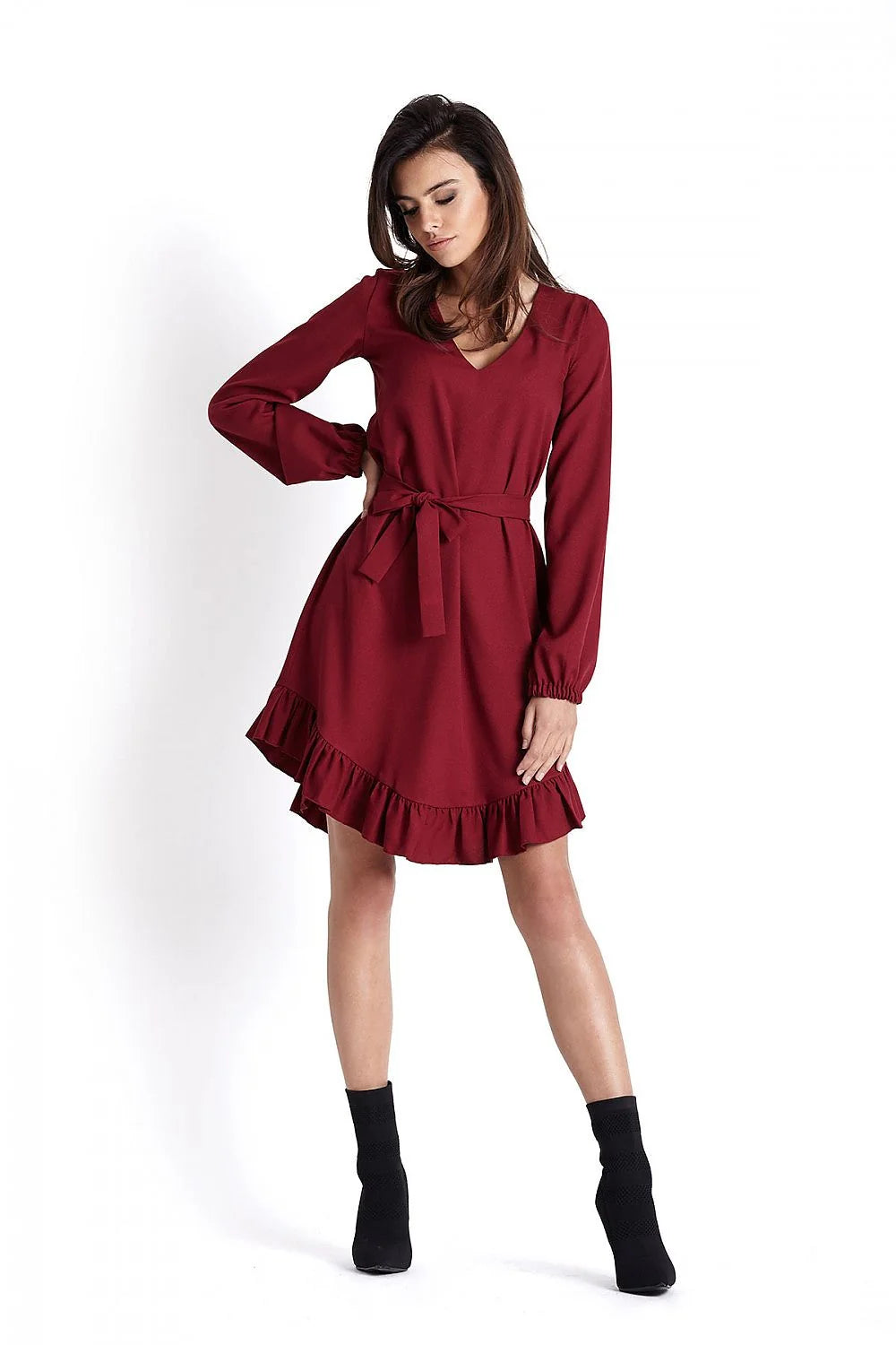 Robe cocktail en soie oversize élégante chic intemporelle pour toutes occasions femme moderne et tendance