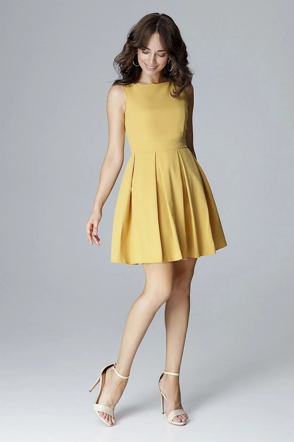 Robe cocktail polyester élégante ajustée et évasée jaune sans manches pour occasions spéciales femmes tendance
