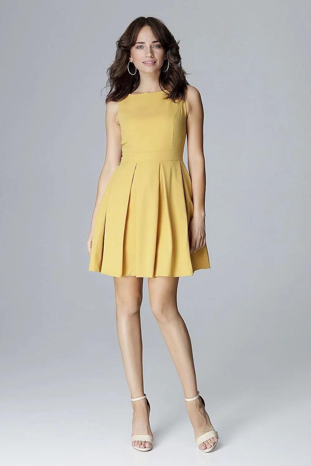 Robe cocktail polyester élégante ajustée et évasée jaune sans manches pour occasions spéciales femmes tendance