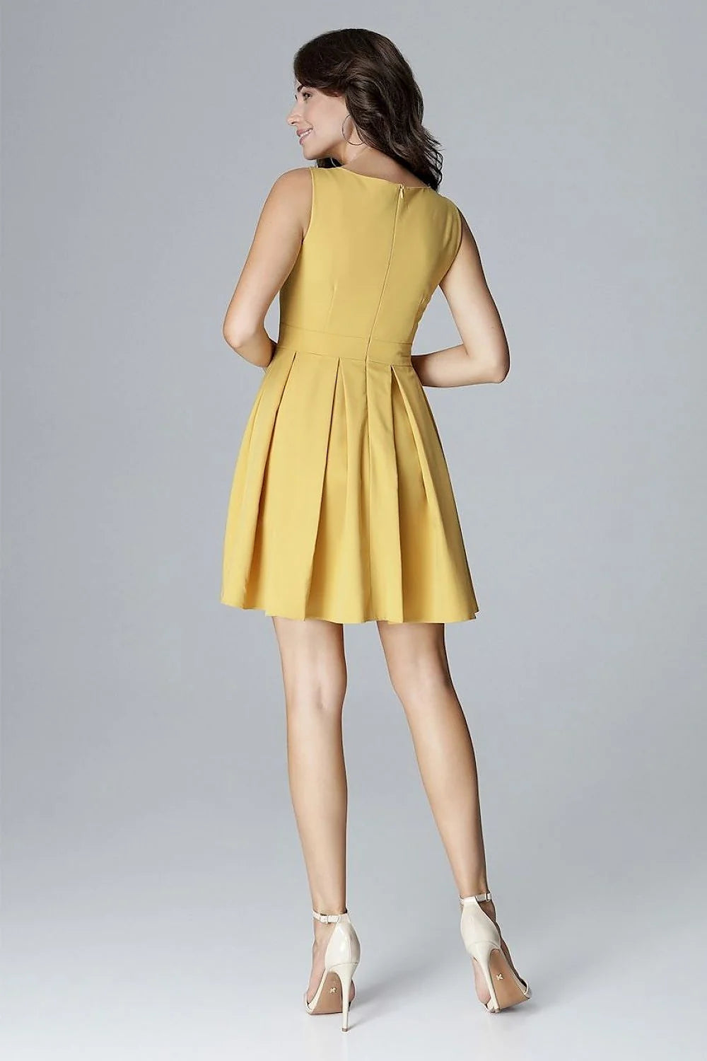 Robe cocktail polyester élégante ajustée et évasée jaune sans manches pour occasions spéciales femmes tendance