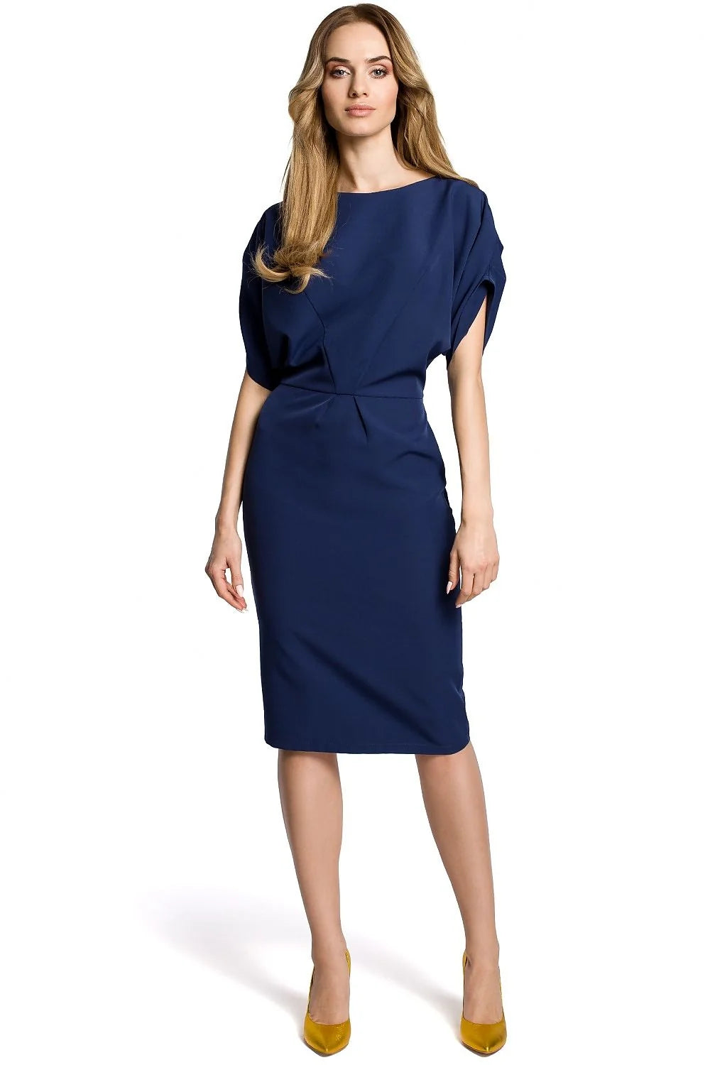 Robe cocktail satin élégante lignes épurées mariage soirée chic moderne allure intemporelle femme