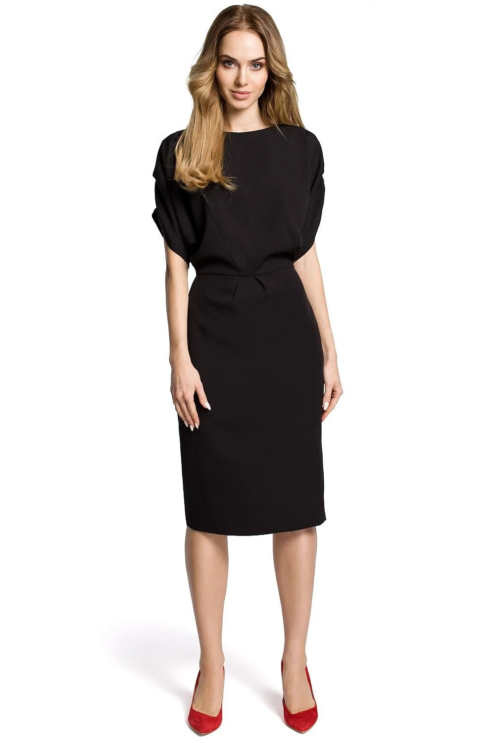 Robe cocktail satin élégante lignes épurées mariage soirée chic moderne allure intemporelle femme