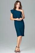 Robe cocktail satin une épaule élégante raffinée silhouette flatteuse soirées spéciales femme chic moderne