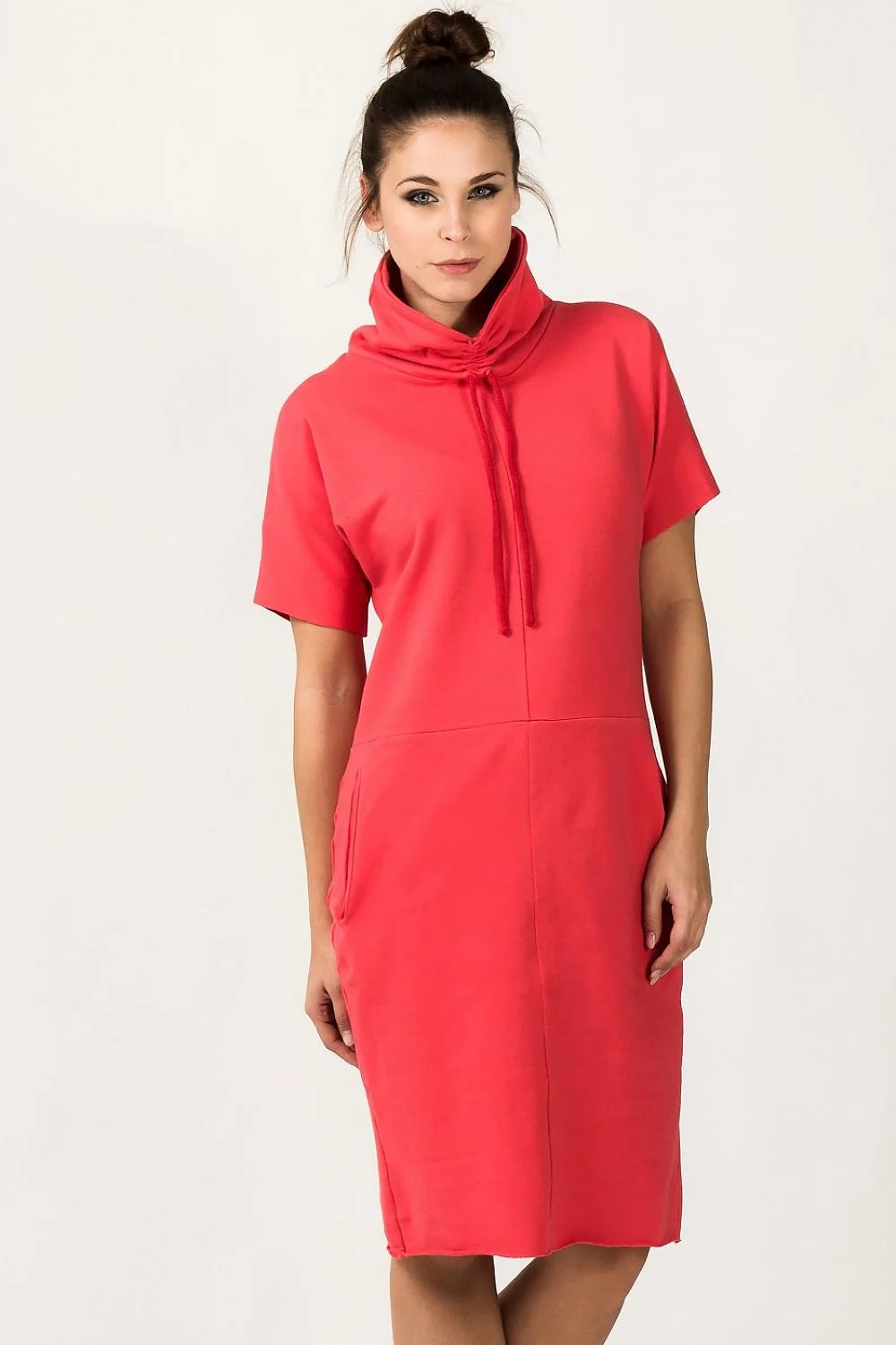 Robe confortable en coton rose vif col roulé manches courtes poches style décontracté quotidien