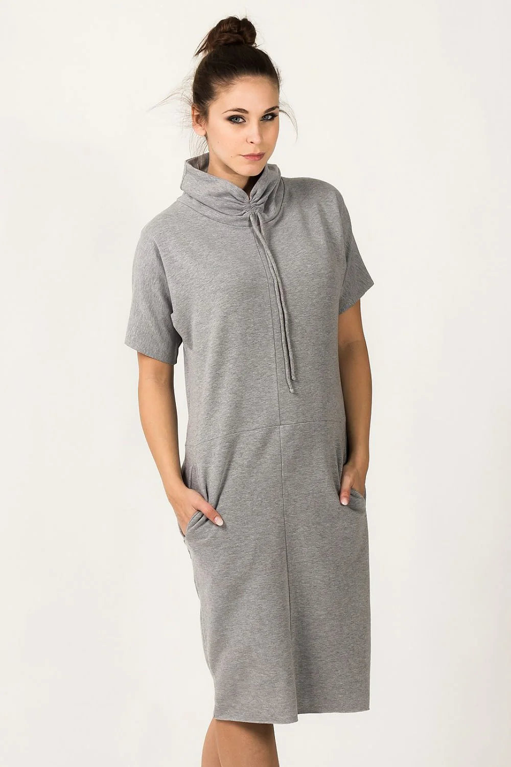 Robe confortable en coton rose vif col roulé manches courtes poches style décontracté quotidien