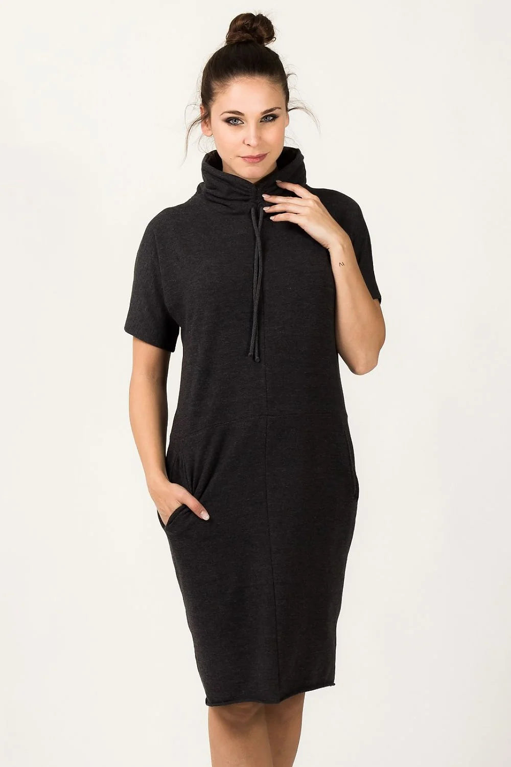 Robe confortable en coton rose vif col roulé manches courtes poches style décontracté quotidien