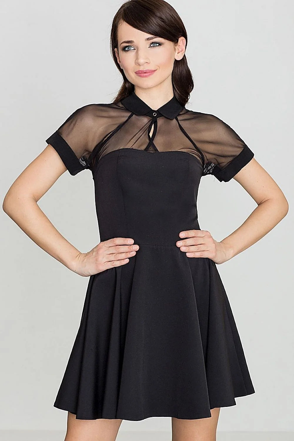 Robe courte en maille transparente élégante et confortable pour occasions spéciales sublimer la silhouette féminine