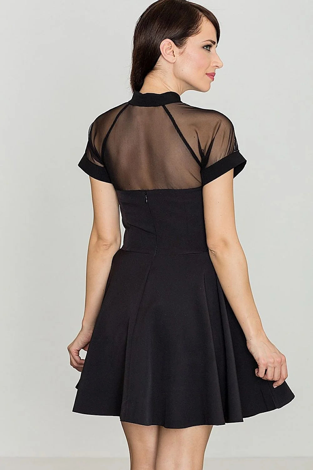 Robe courte en maille transparente élégante et confortable pour occasions spéciales sublimer la silhouette féminine