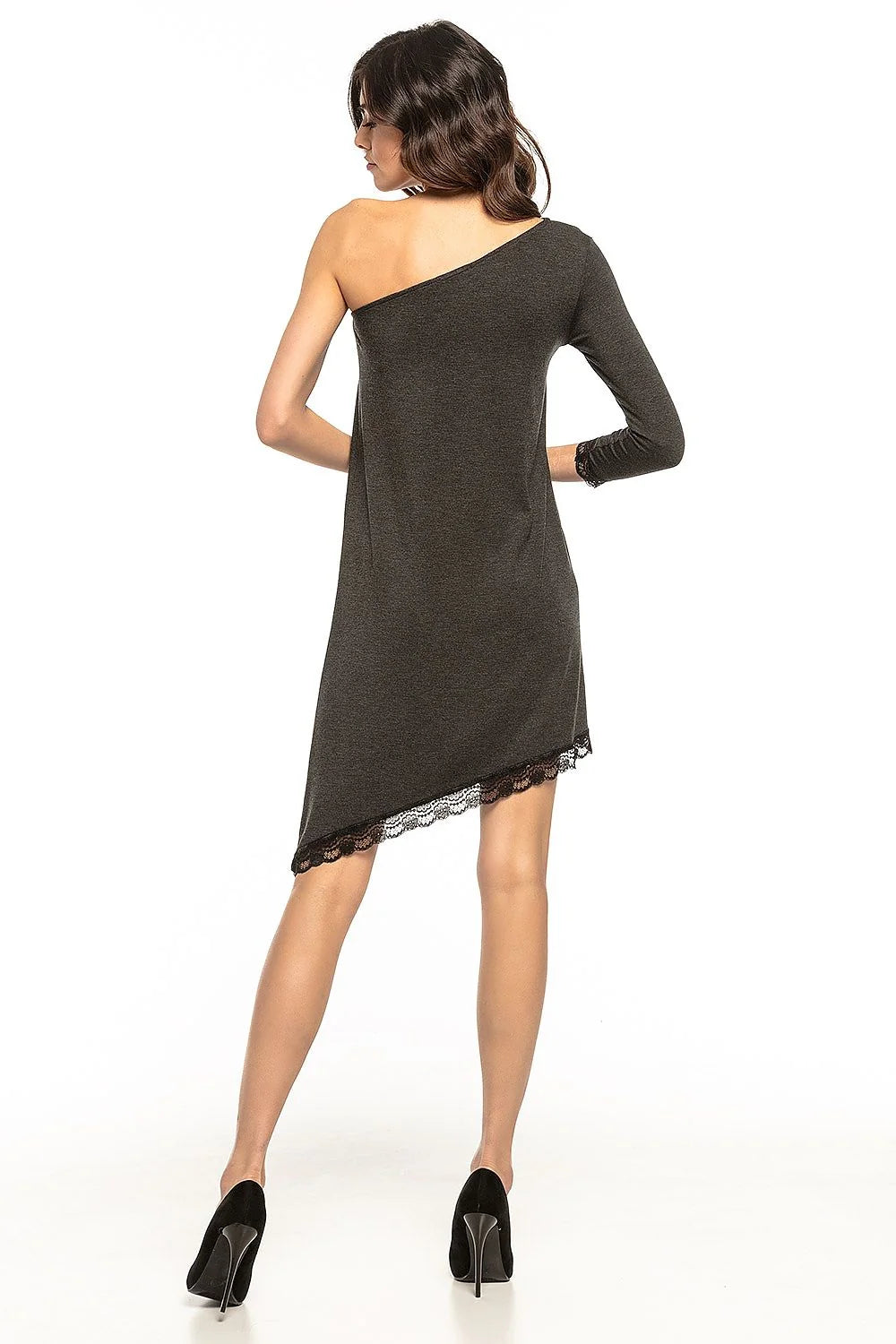 Robe courte grise en tissu doux, asymétrique, manche unique, avec bordure en dentelle élégante