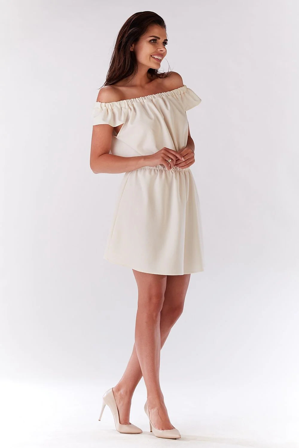 Robe crème polyester élégante décontractée avec col froncé idéale pour sorties estivales féminines