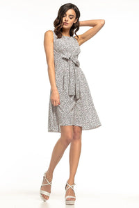 Robe d'été en coton légère et évasée à motifs floraux pour un look féminin décontracté