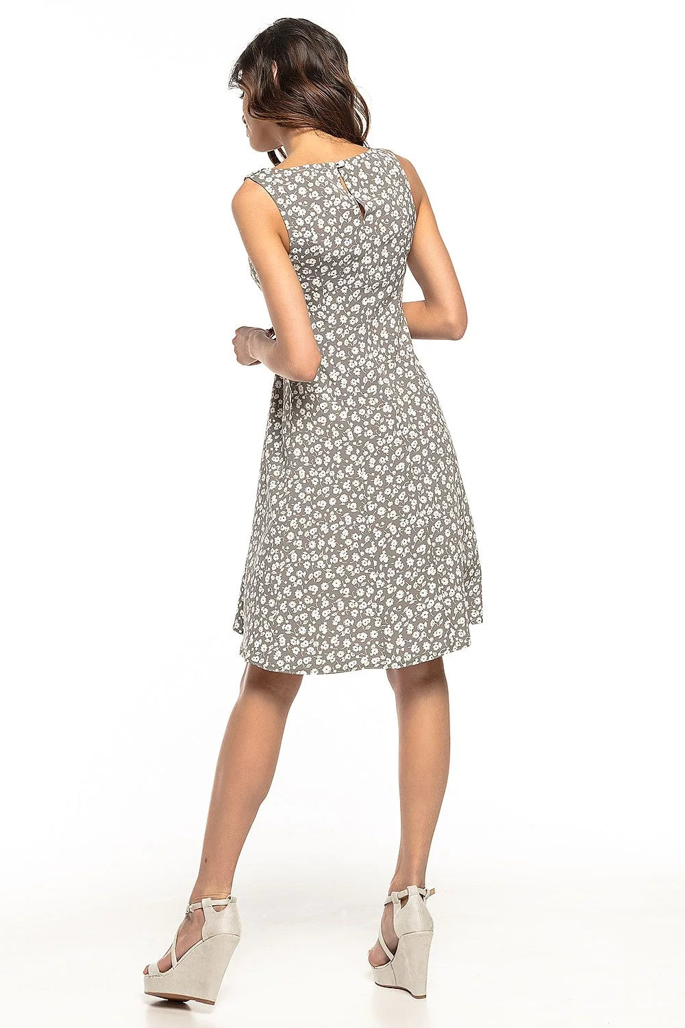 Robe d'été en coton légère et évasée à motifs floraux pour un look féminin décontracté