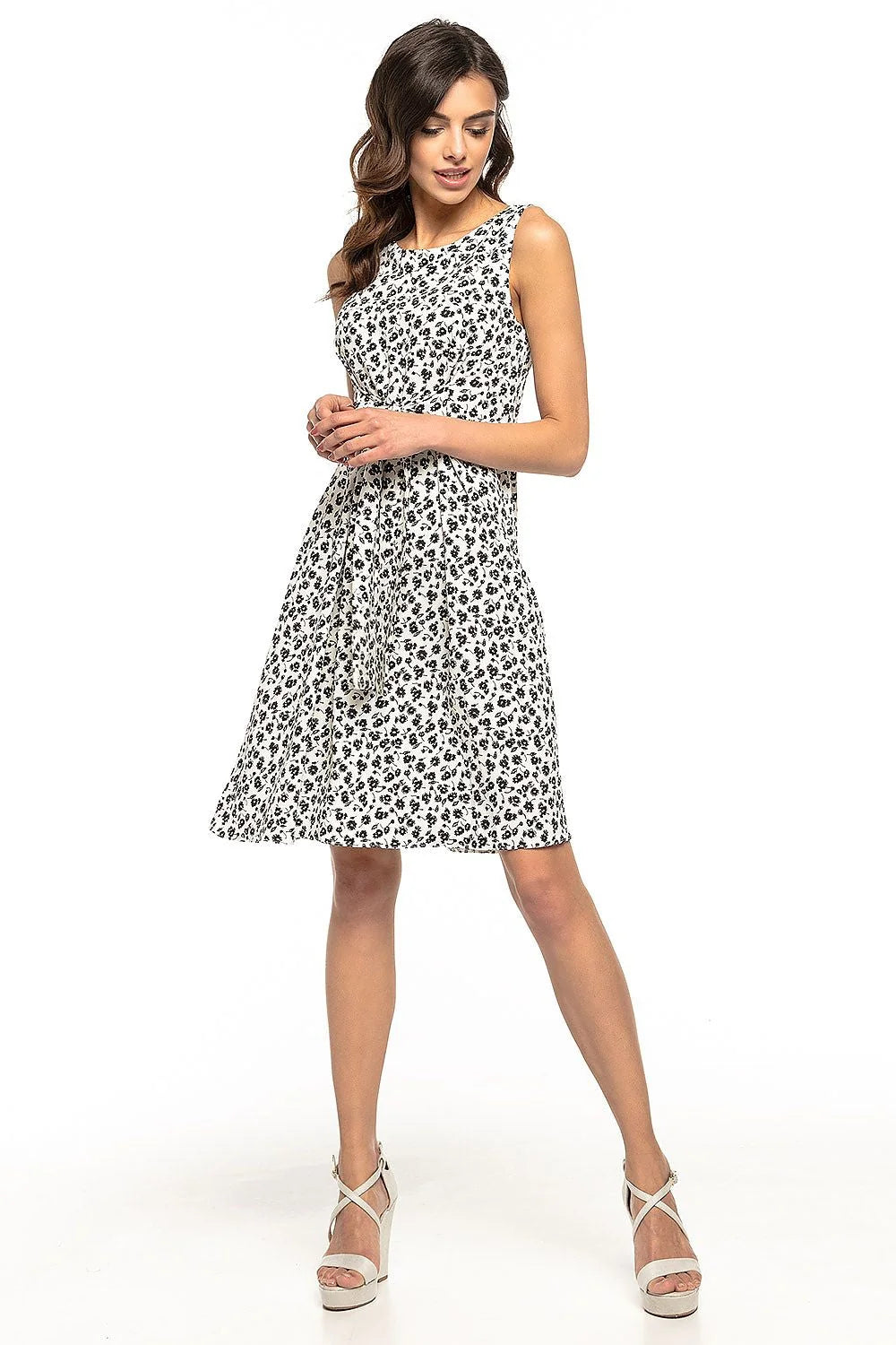 Robe d'été en coton légère et évasée à motifs floraux pour un look féminin décontracté