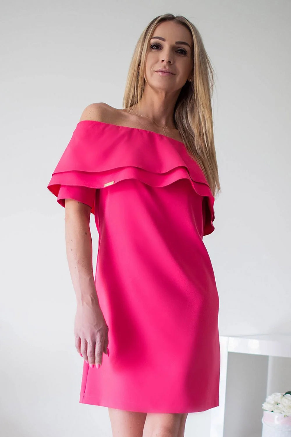 Robe de cocktail dentelle élégante moderne manches courtes sublimante soirée chic confort toutes silhouettes