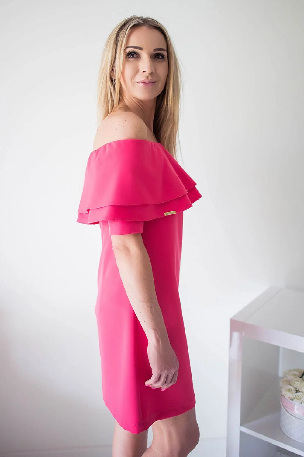Robe de cocktail dentelle élégante moderne manches courtes sublimante soirée chic confort toutes silhouettes