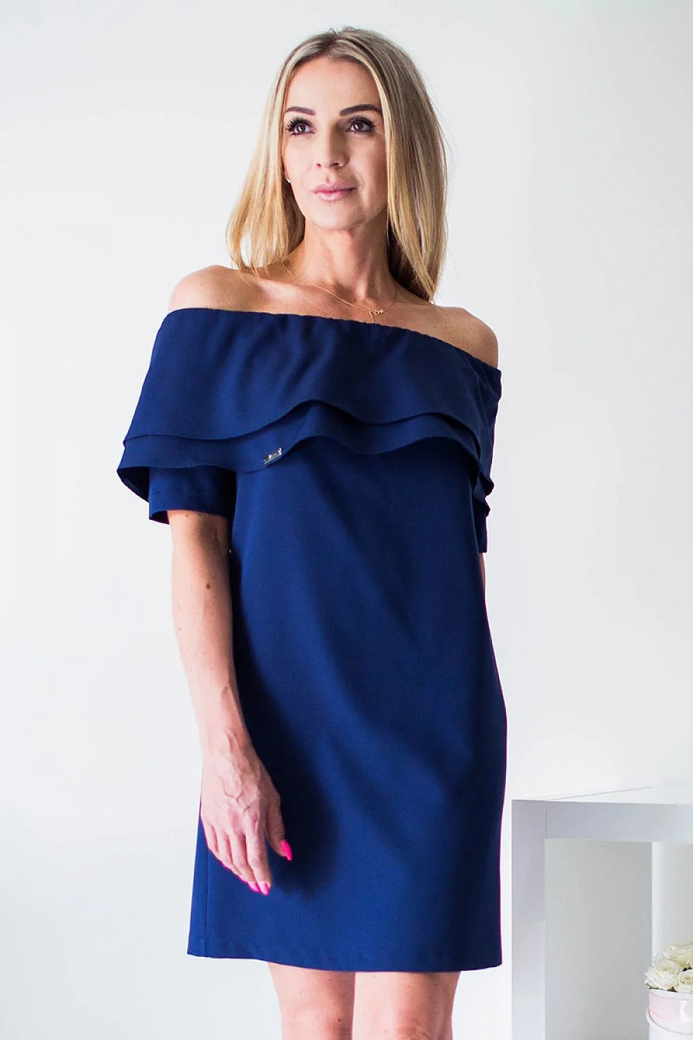 Robe de cocktail dentelle élégante moderne manches courtes sublimante soirée chic confort toutes silhouettes