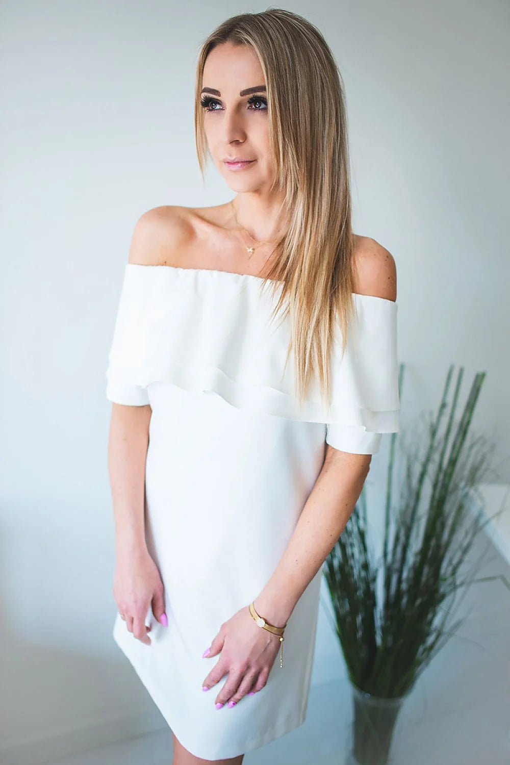 Robe de cocktail dentelle élégante moderne manches courtes sublimante soirée chic confort toutes silhouettes