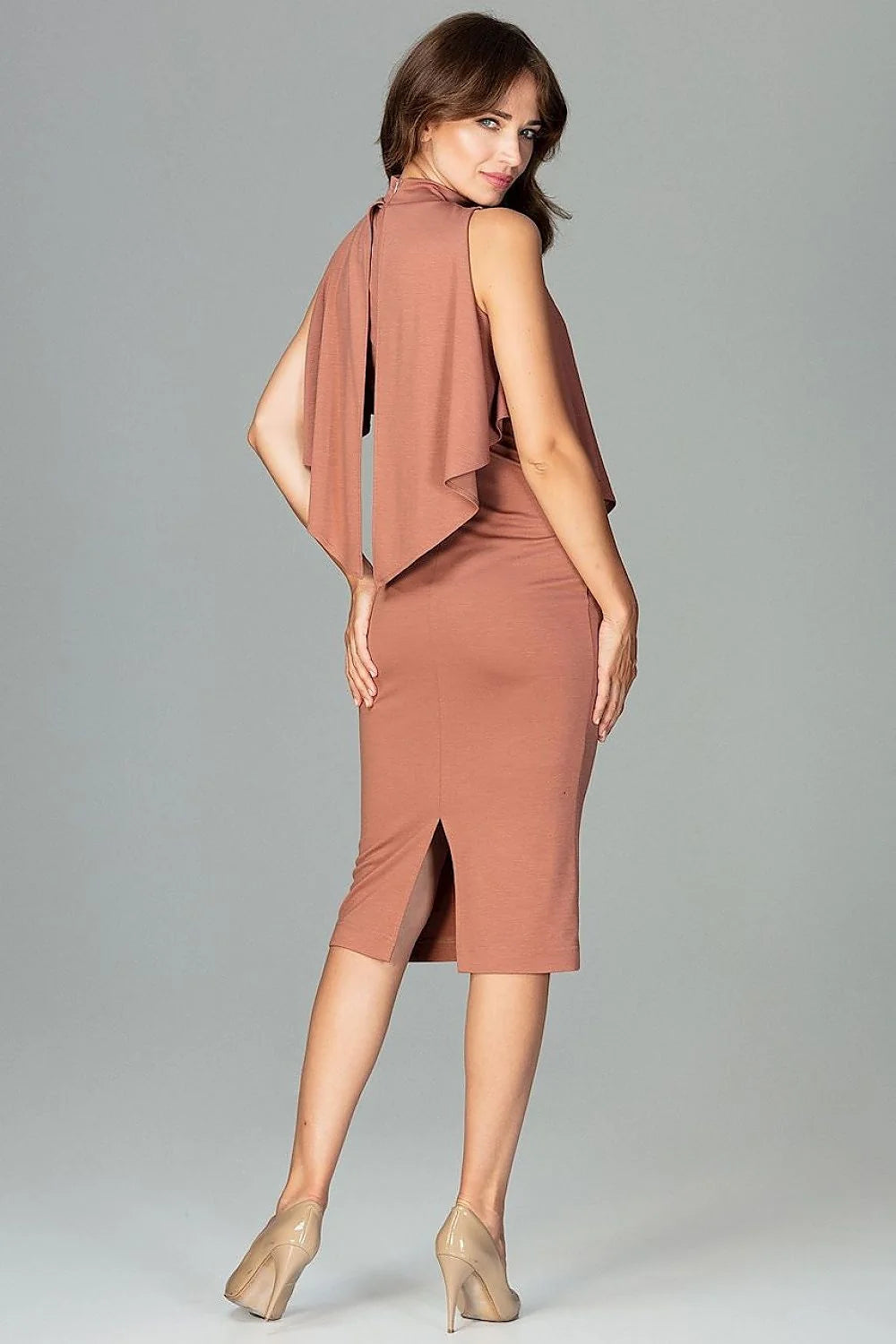 Robe de cocktail en jersey élégante nude à manches ouvertes pour soirées chic et moderne