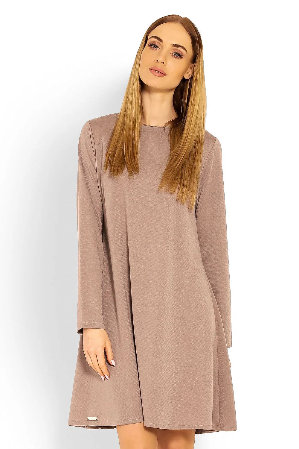 Robe de détente en coton beige style minimaliste confortable manches longues pour journées décontractées maison