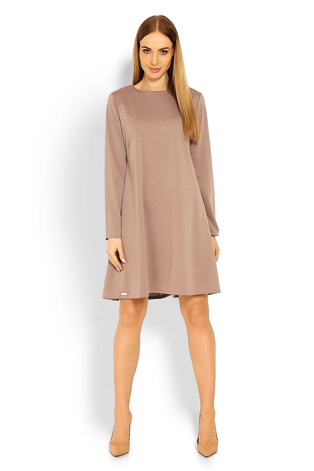 Robe de détente en coton beige style minimaliste confortable manches longues pour journées décontractées maison