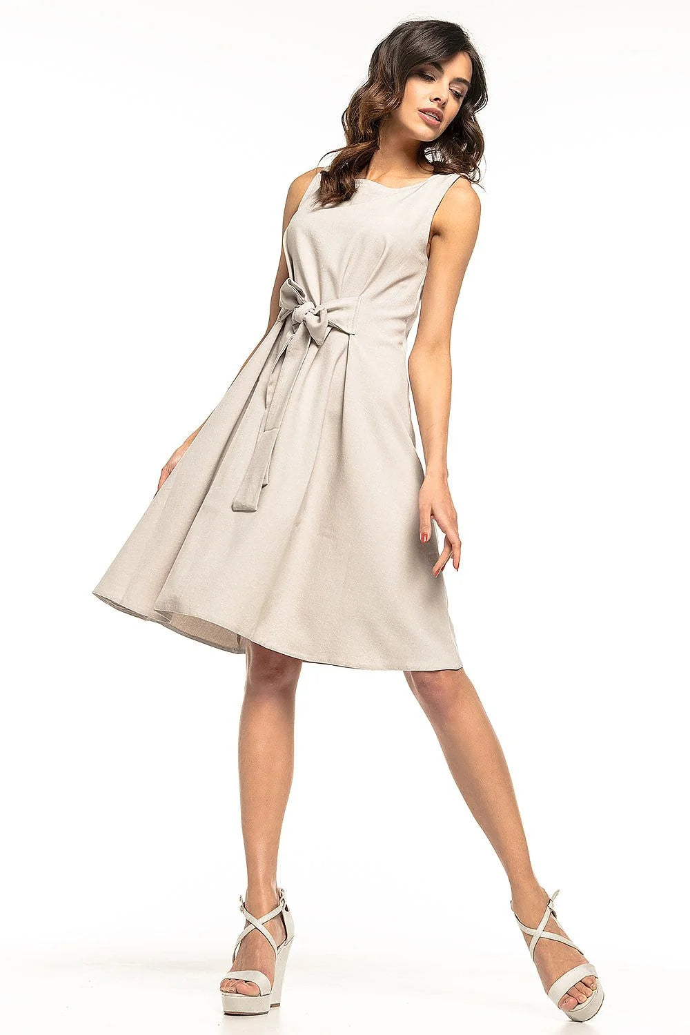 Robe de jour élégante en coton beige clair sans manches pour sorties estivales décontractées femmes