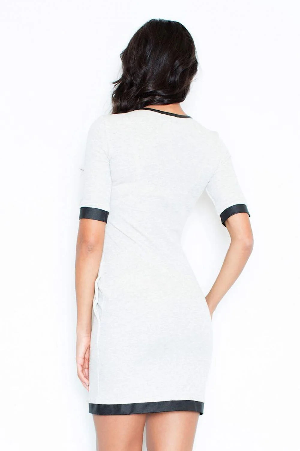 Robe de jour élégante en coton, style chic et confortable pour femme moderne au quotidien