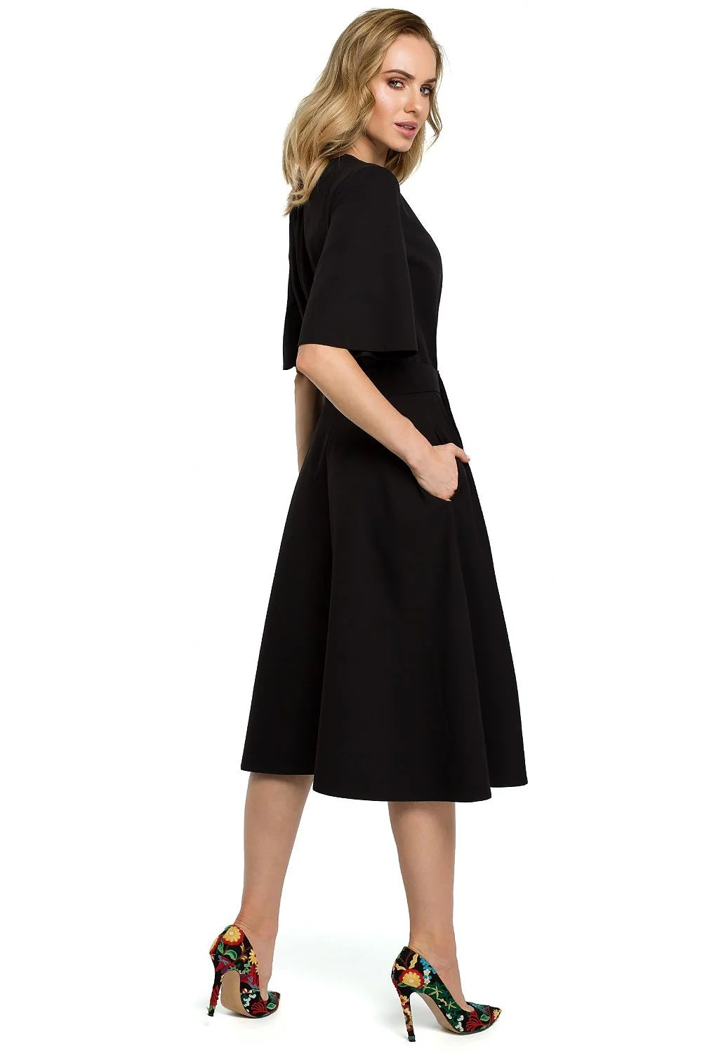 Robe de jour en coton élégant moderne confort silhouette flatteuse féminine pour sorties diurnes nocturnes