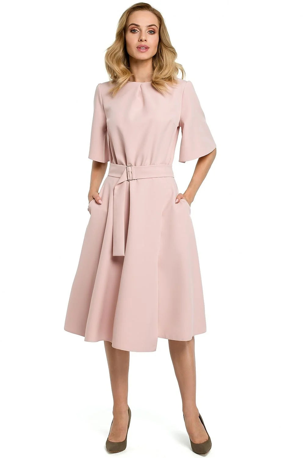 Robe de jour en coton élégant moderne confort silhouette flatteuse féminine pour sorties diurnes nocturnes