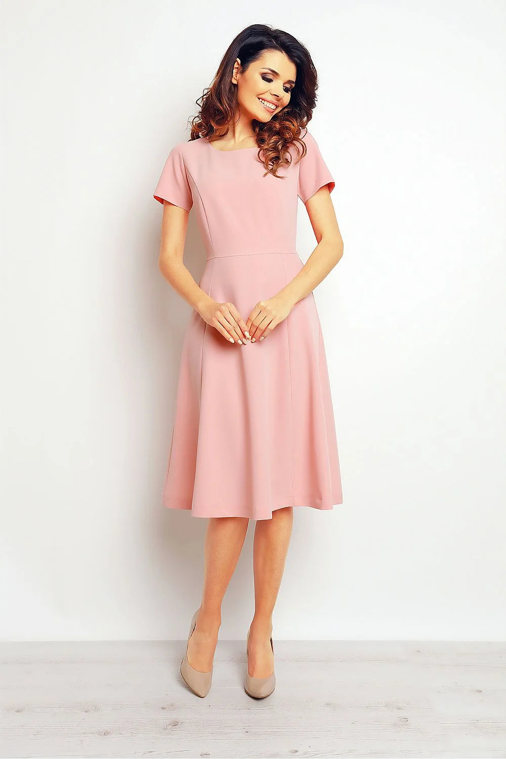Robe de jour en coton élégante et confortable pour femmes modernes réunions familiales et sorties