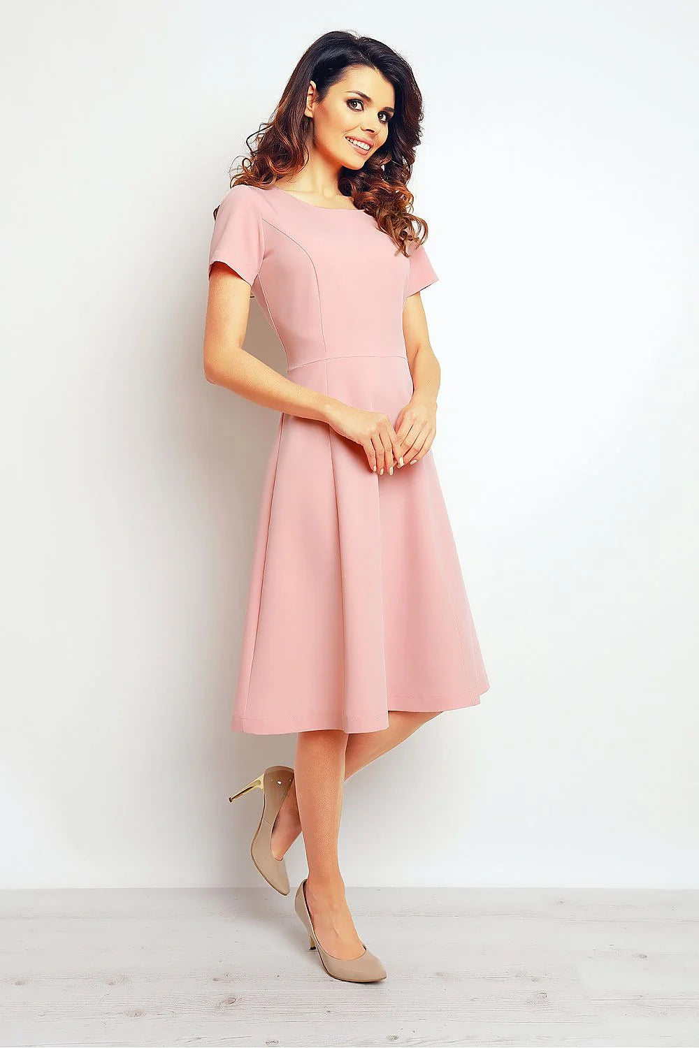 Robe de jour en coton élégante et confortable pour femmes modernes réunions familiales et sorties