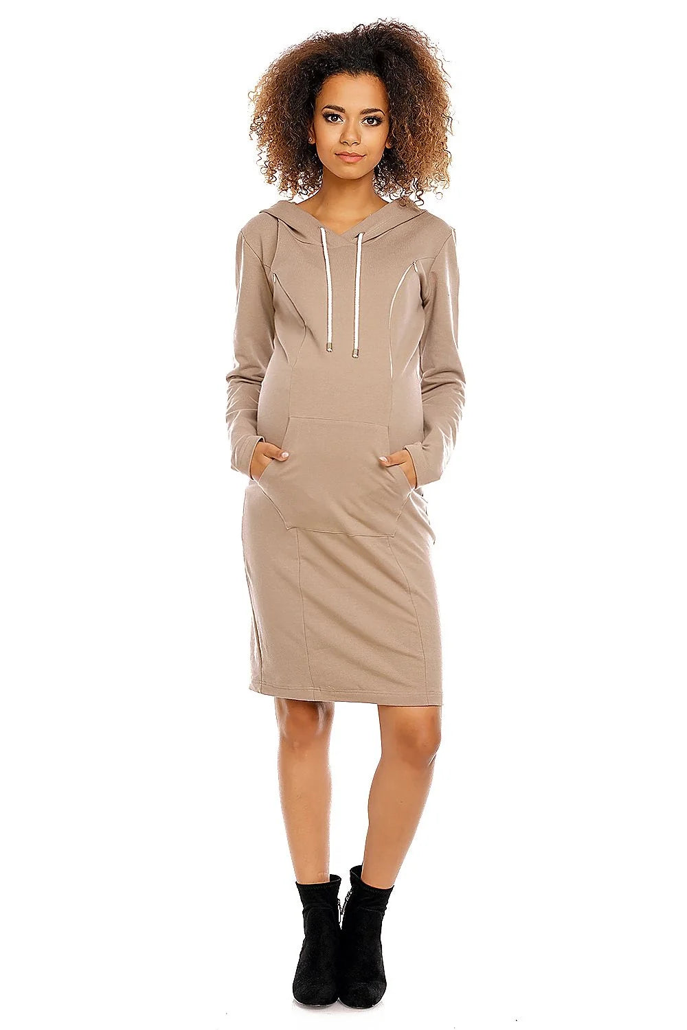 Robe de maternité en coton beige confortable avec capuche idéale pour futures mamans élégantes