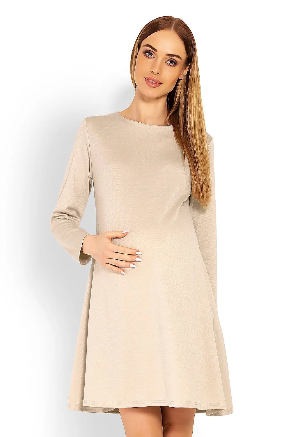 Robe de maternité en coton beige élégante et confortable pour futures mamans à la mode