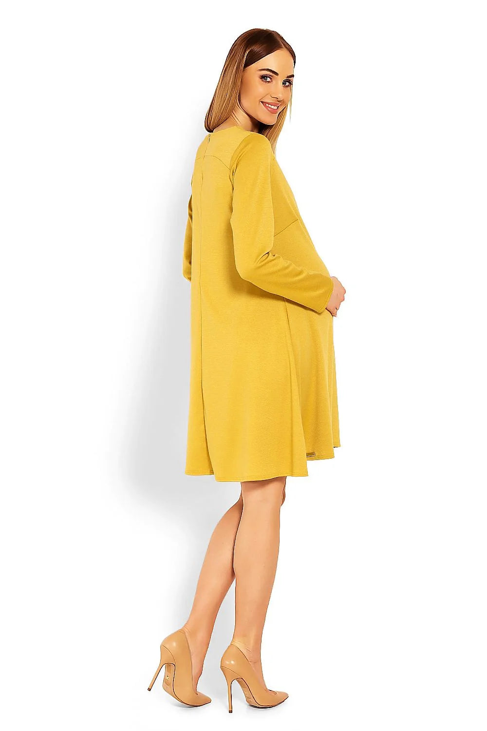 Robe de maternité en coton beige élégante et confortable pour futures mamans à la mode