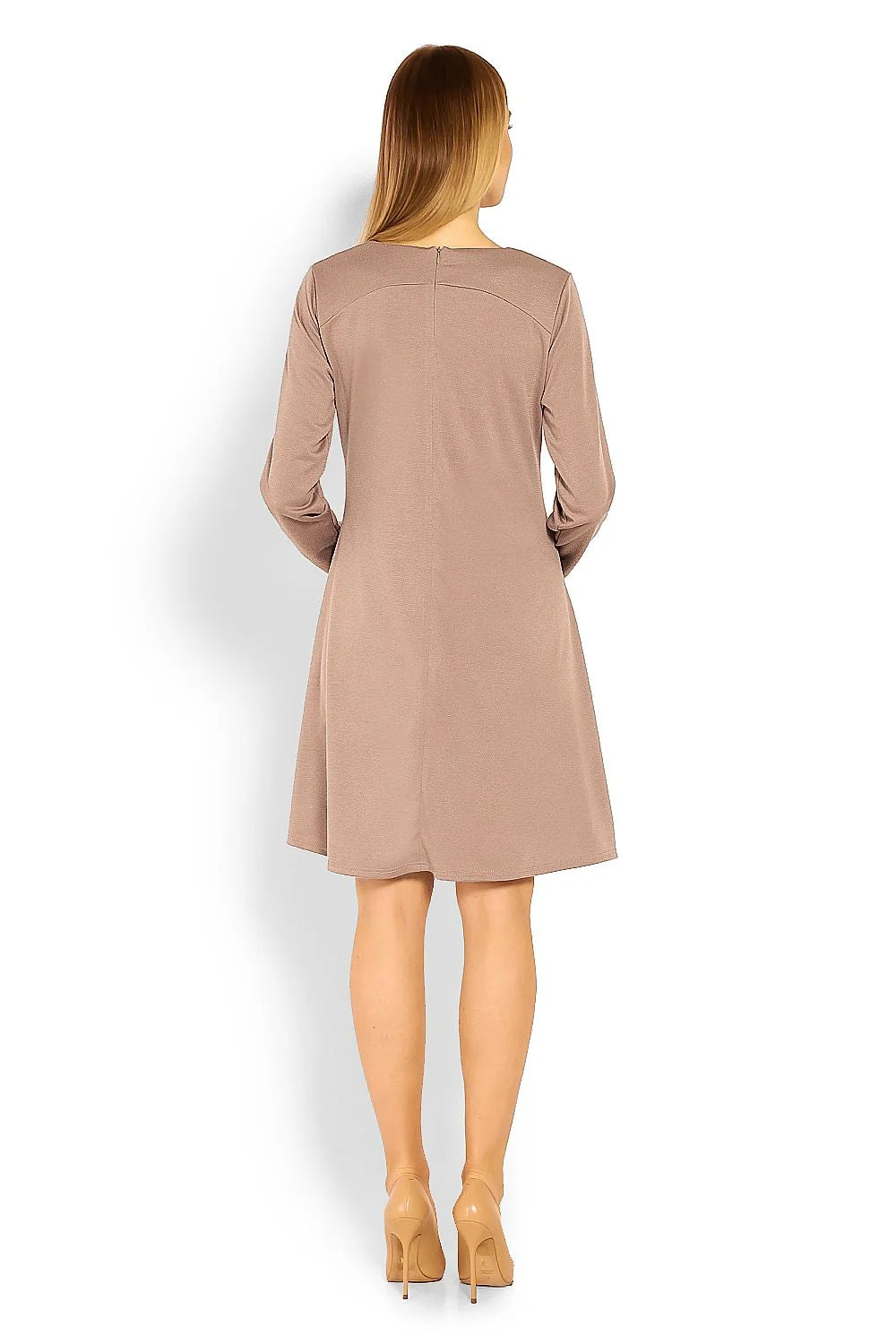 Robe de maternité en coton beige élégante et confortable pour futures mamans à la mode