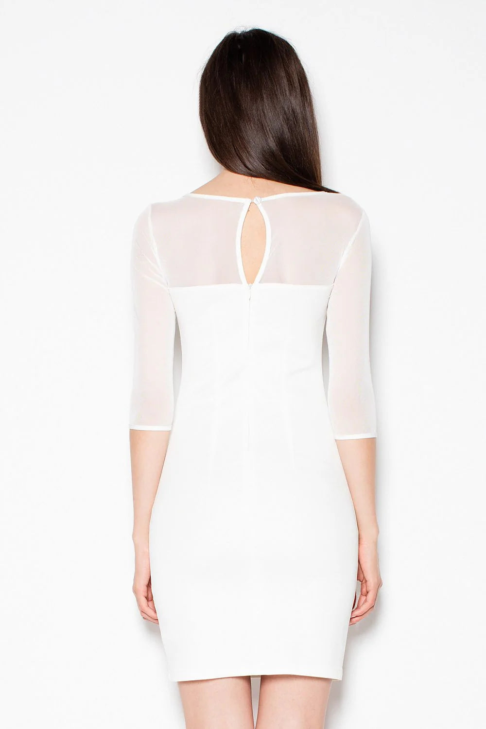 Robe de soirée blanche tulle transparent élégante et minimaliste près du corps manches trois-quarts