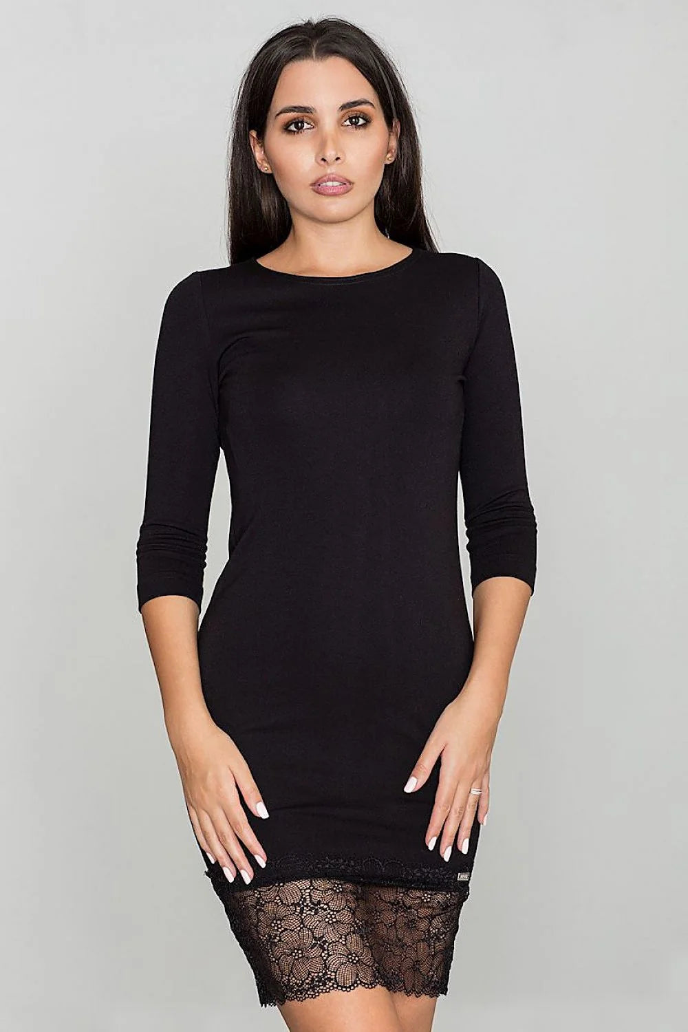 Robe de soirée en viscose élégante et moderne pour silhouette chic et événements romantiques
