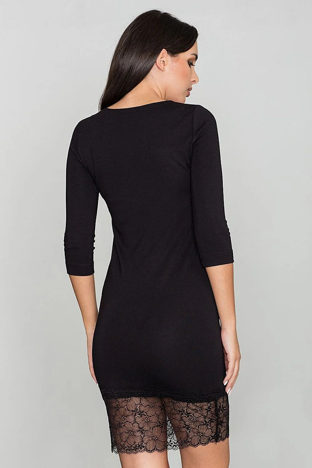 Robe de soirée en viscose élégante et moderne pour silhouette chic et événements romantiques