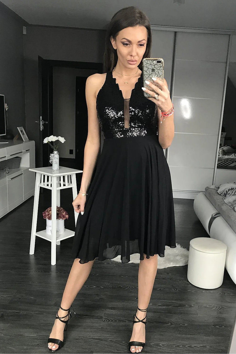 Robe de soirée satin élégante avec design captivant pour femmes sophistiquées et occasions spéciales glamour