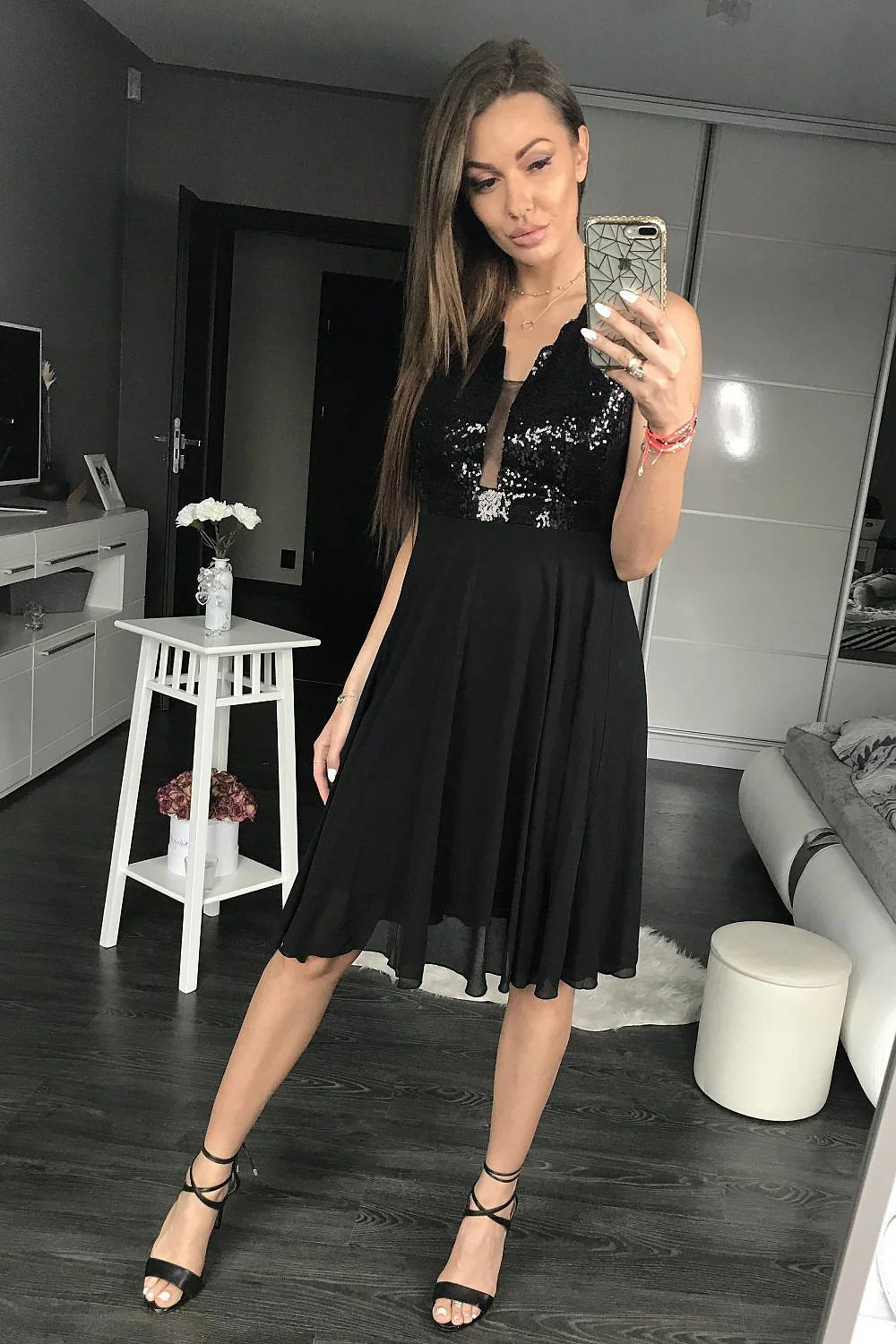 Robe de soirée satin élégante avec design captivant pour femmes sophistiquées et occasions spéciales glamour