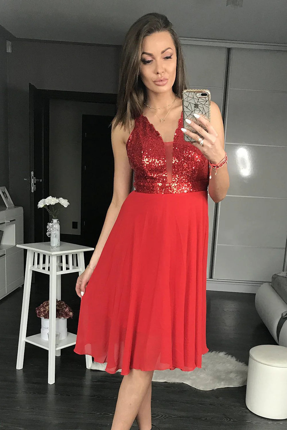 Robe de soirée satin élégante et sophistiquée pour cocktails et galas style moderne chic