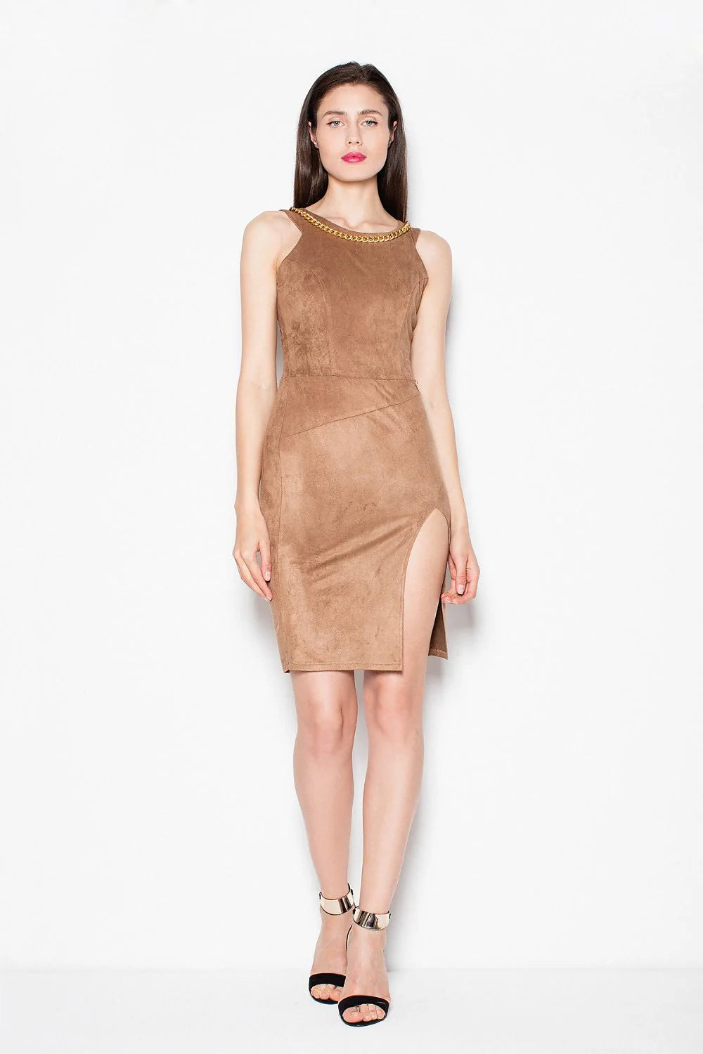 Robe de soirée velours chic et élégante avec fente asymétrique pour occasions spéciales modernes