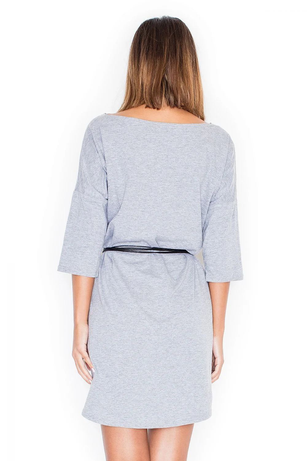 Robe décontractée en coton gris clair avec ceinture noire pour confort et élégance quotidienne