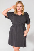 Robe décontractée en jersey gris foncé, manches courtes, taille élastique, confort quotidien chic féminin
