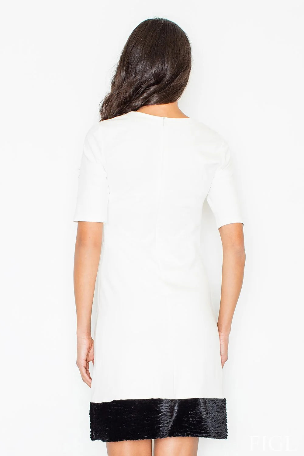 Robe droite chic en velours, élégante et blanche, manches courtes, idéale pour événements habillés
