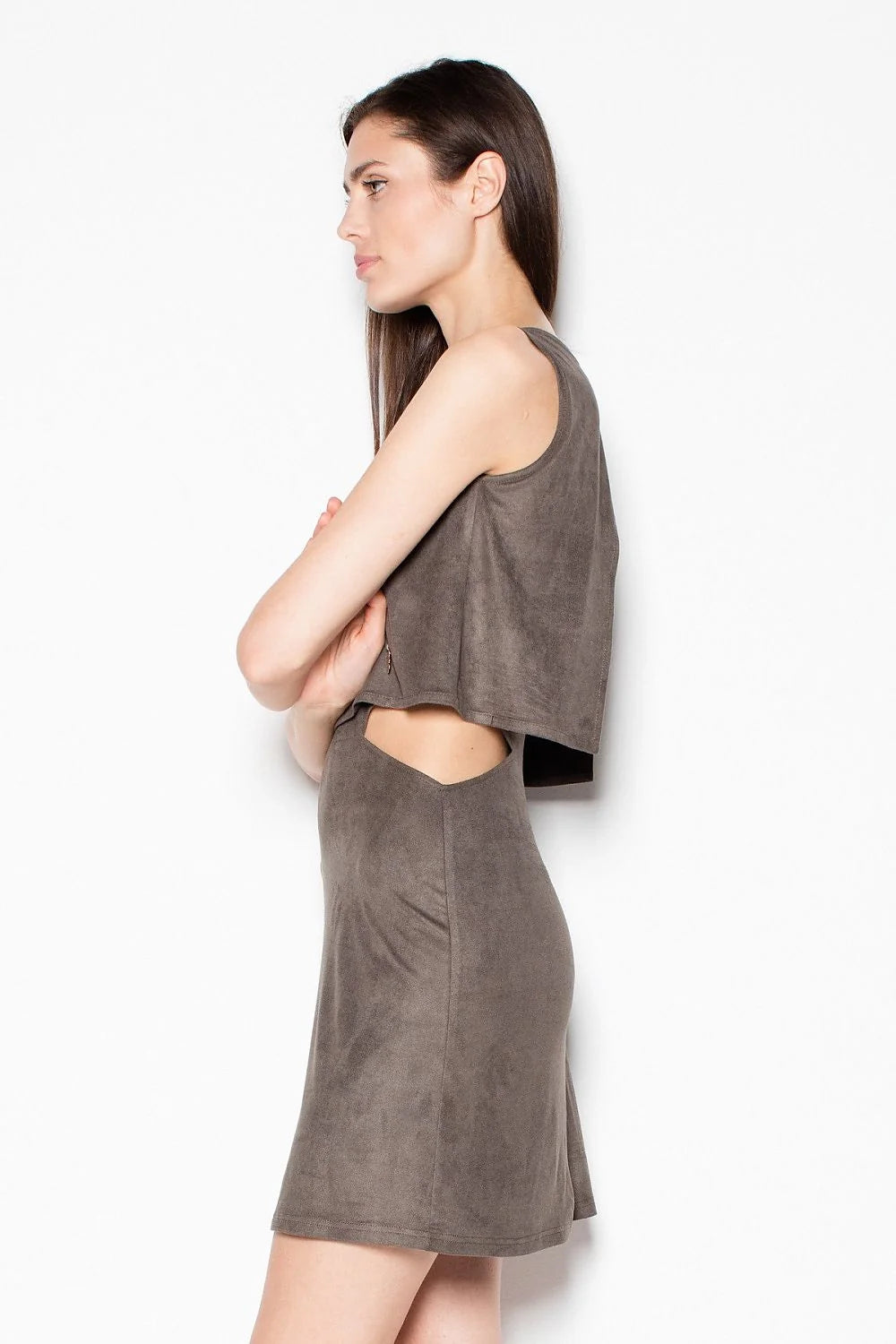 Robe Élégante Aspect Suédé Moderne Chic Gris Taupe Sans Manches Découpe Taille Femme Tendance Contemporaine
