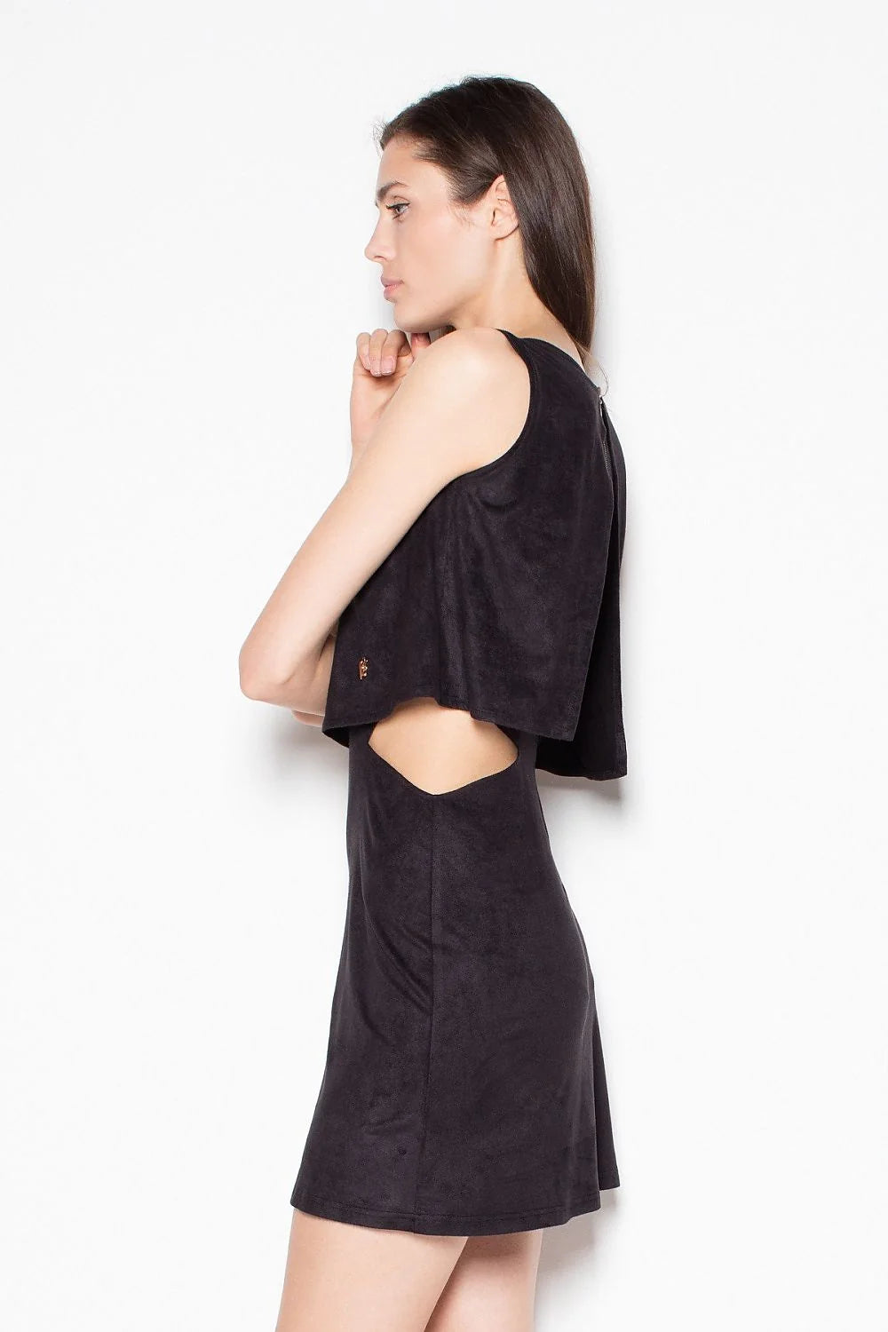 Robe Élégante Aspect Suédé Moderne Chic Gris Taupe Sans Manches Découpe Taille Femme Tendance Contemporaine