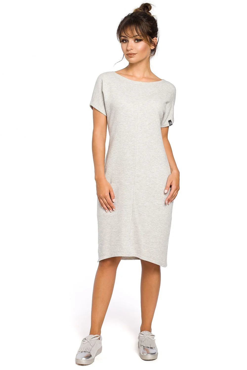 Robe élégante en coton cintrée BeWear style chic et décontracté pour toutes les occasions quotidiennes