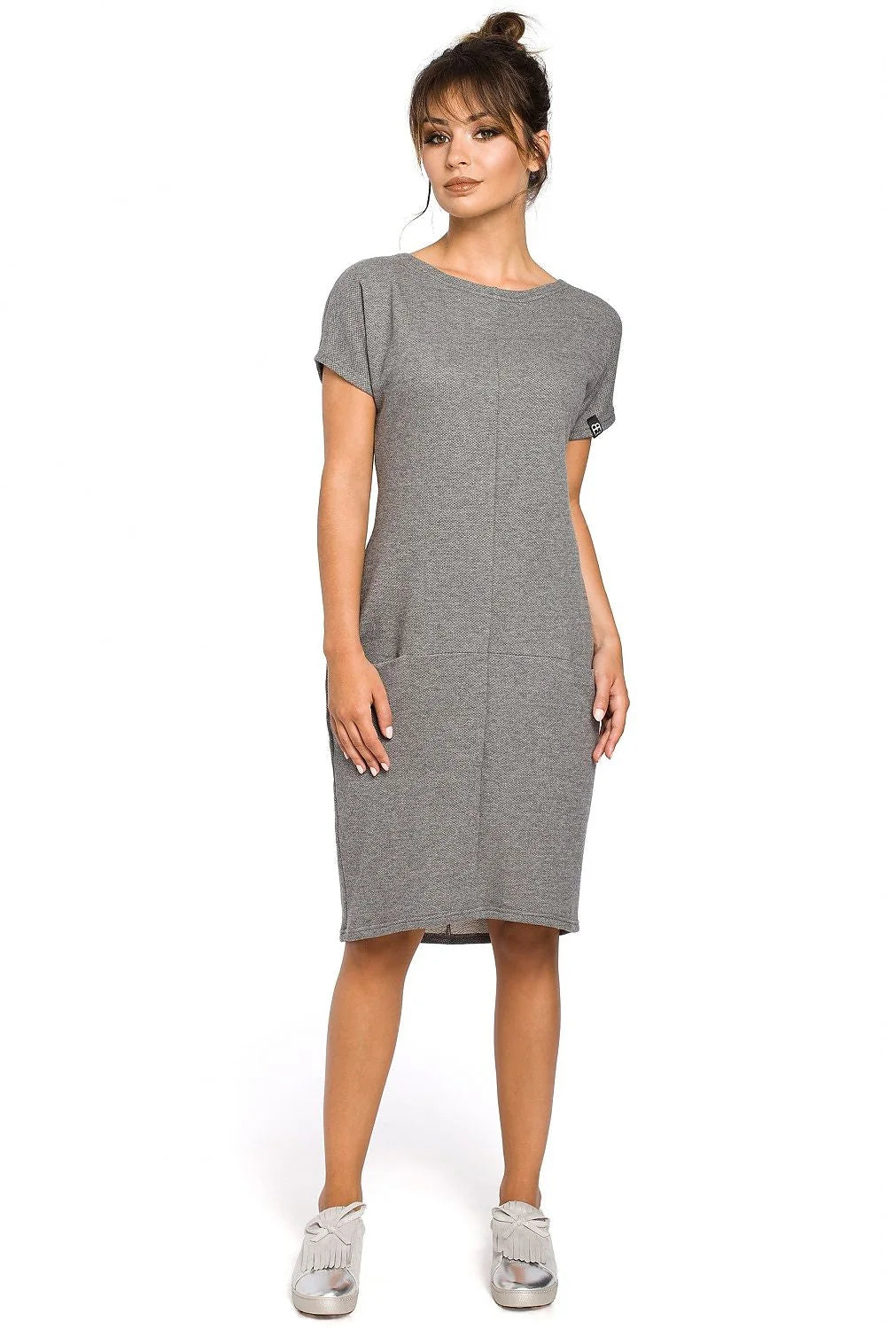 Robe élégante en coton cintrée BeWear style chic et décontracté pour toutes les occasions quotidiennes