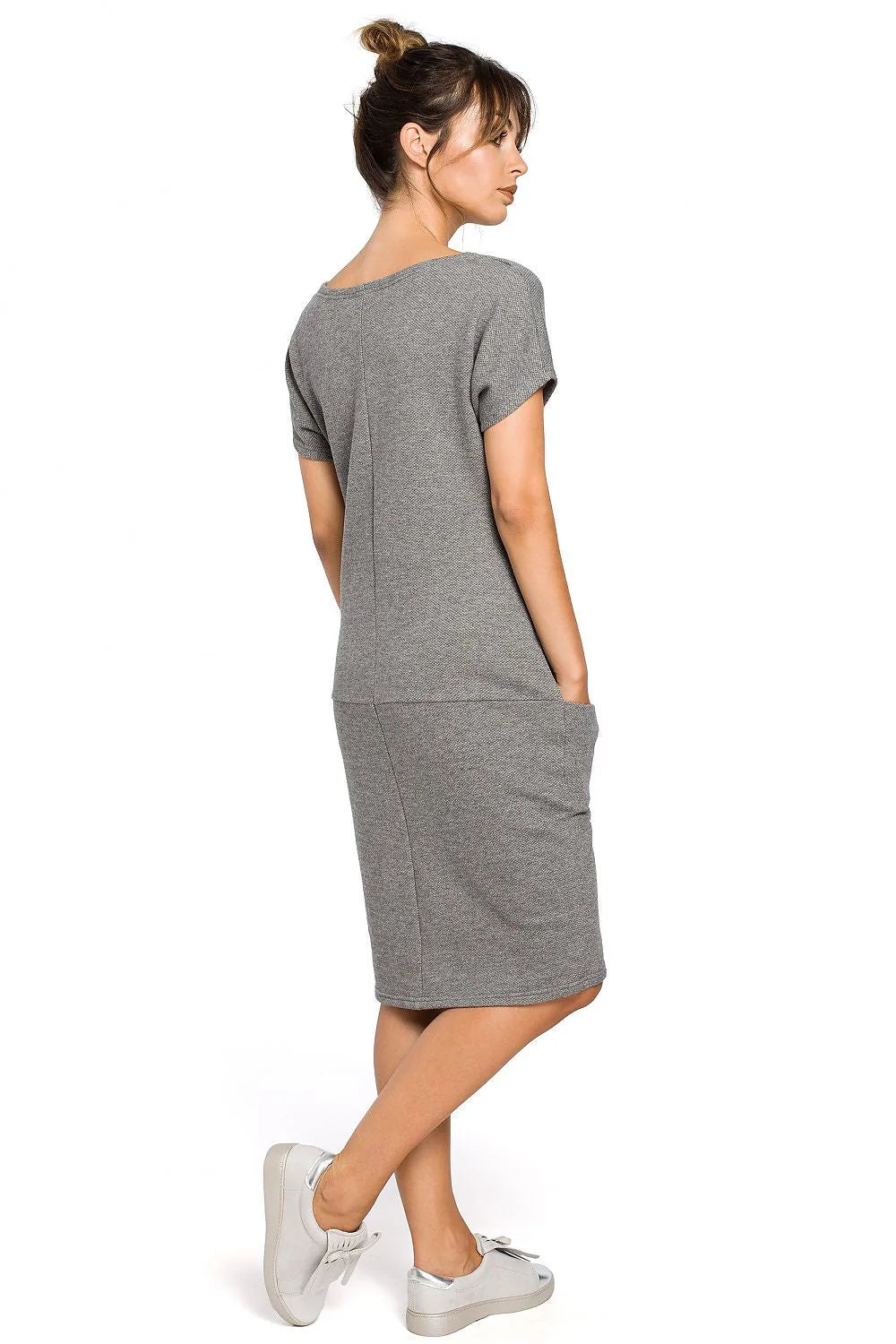 Robe élégante en coton cintrée BeWear style chic et décontracté pour toutes les occasions quotidiennes
