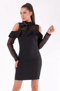 Robe élégante en dentelle noire avec épaules dénudées et volants pour soirées chics femme